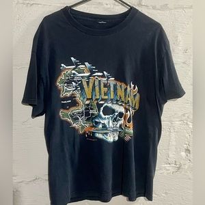 Vietnam war vintage graphic tee - sz Large - fits 21x27.5 - one sided